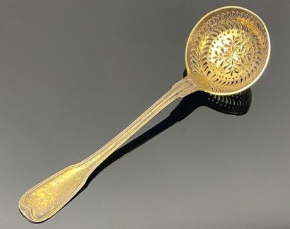 Cuillère à saupoudrer en vermeil ajouré et...