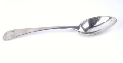 Suite de douze cuillères de table en argent...