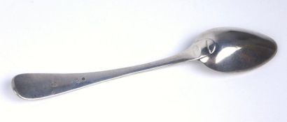 Suite de douze cuillères de table en argent...