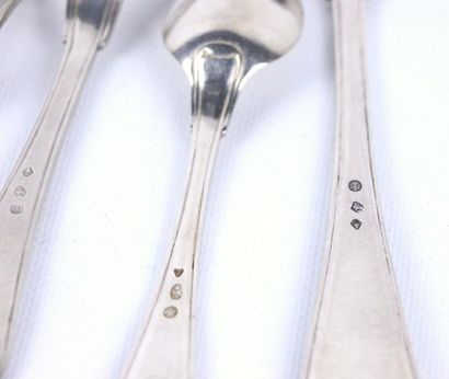 Lot de deux fourchettes et une cuillère à...