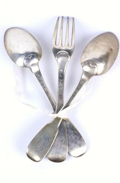 Lot d'une fourchette et deux cuillères de...