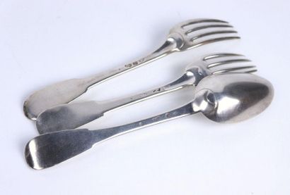 Lot de deux fourchettes et une cuillère de...