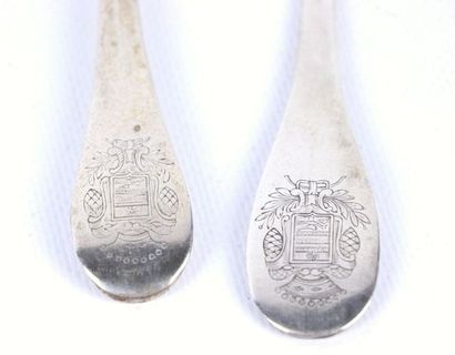 Réunion de quatre fourchettes et quatre cuillères...