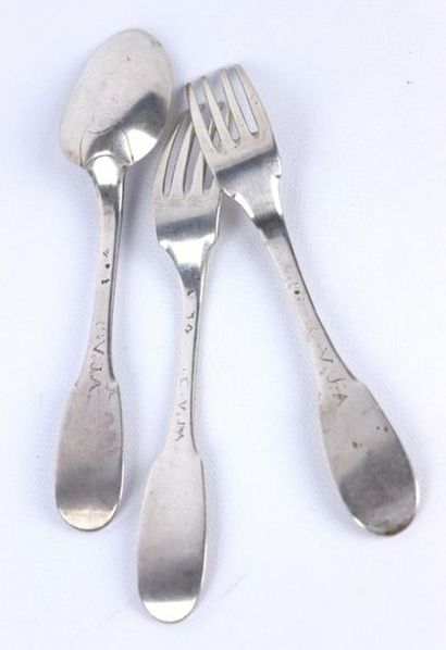 Lot de deux fourchettes et une cuillère en...