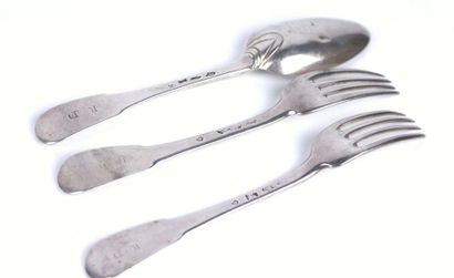 Lot de deux fourchettes et une cuillère de...