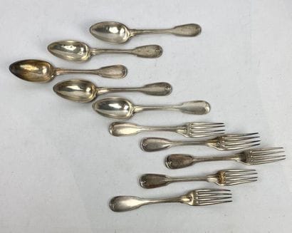 Ensemble de cinq couverts de service ré-assortis...
