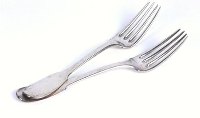 Paire de fourchettes de table en argent,...