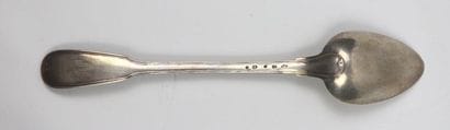 Cuillère à ragoût en argent, modèle filet.

Chiffrée...