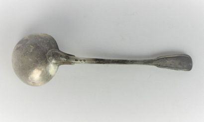 Louche en argent, modèle à filet.

Paris,...