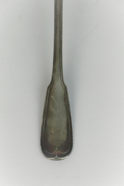 Louche en argent, modèle à filet.

Paris,...