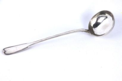 Grande louche en argent, modèle au filet.

Epoque...