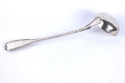 Grande louche en argent, modèle au filet.

Epoque...
