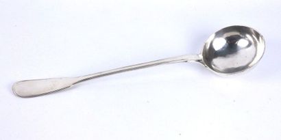 Grande louche en argent, modèle au filet...