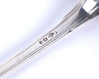 Grande louche en argent, modèle au filet...