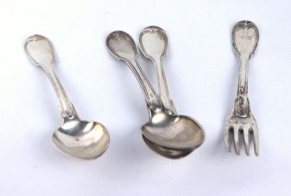 Ensemble de trois cuillères et une fourchette...