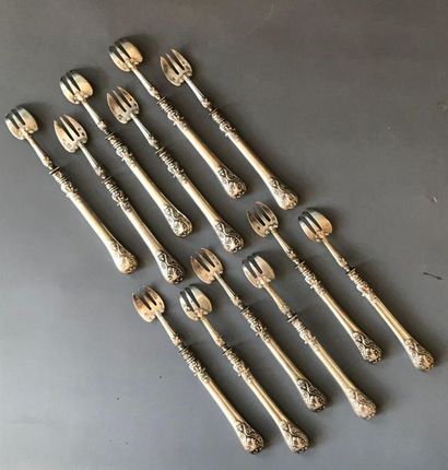 Suite de douze fourchettes à huitre en argent,...