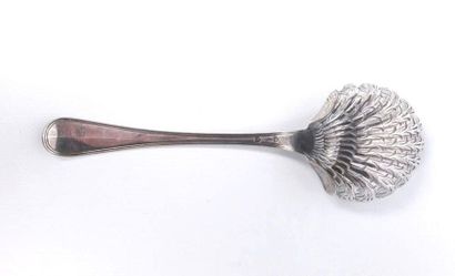 Cuillère à saupoudrer en argent à décor de...