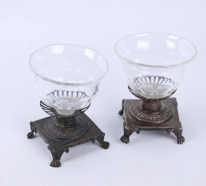 Paire de salerons de table en argent et cristal...