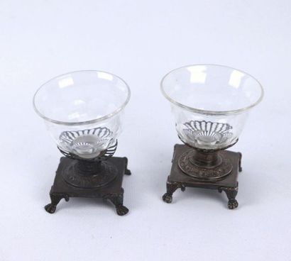 Paire de salerons de table en argent et cristal...