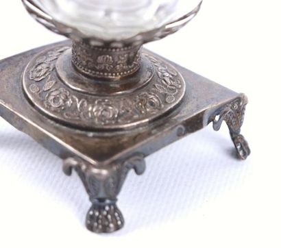 Paire de salerons de table en argent et cristal...
