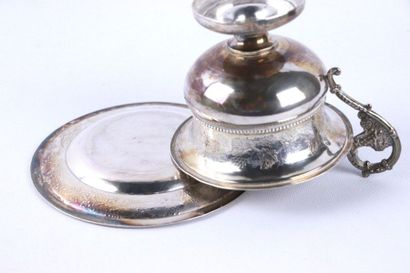 Grande tasse en argent et sa soucoupe, modèle...