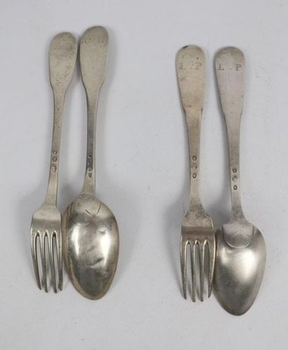 Suite de six couverts et deux cuillères en...
