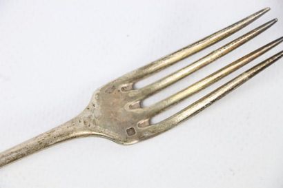 Suite de six couverts et deux cuillères en...