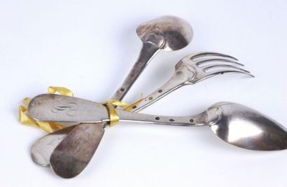 Lot d'un couvert et une cuillère de table...