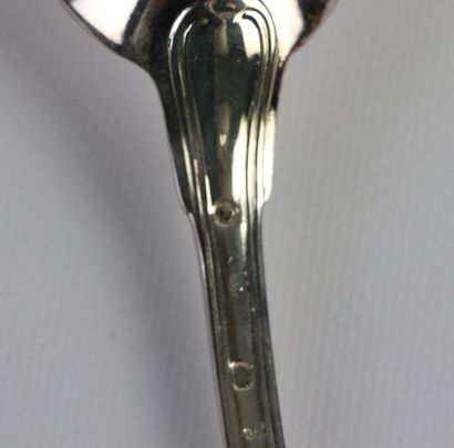 Ensemble de six fourchettes et une cuillère...