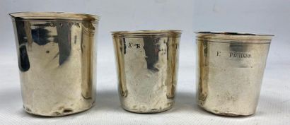 Suite de trois timbales droites en argent.

Paris,...