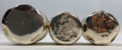 Suite de trois timbales droites en argent.

Paris,...