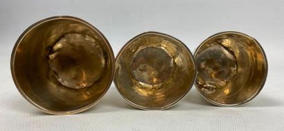 Suite de trois timbales droites en argent.

Paris,...