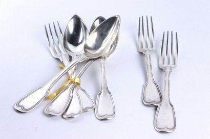 Ensemble de trois fourchettes et quatre cuillères...