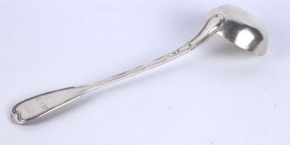 Grande louche en argent, modèle au filet,...