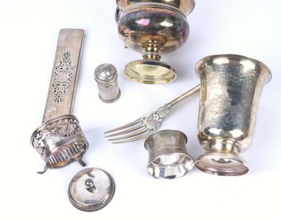 Lot de pièces et montures en argent, comprenant...