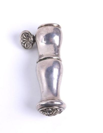 Manche à gigot en argent, l'embout gravé...