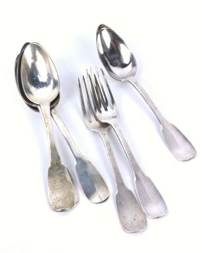 Ensemble de quatre cuillères et deux fourchettes...