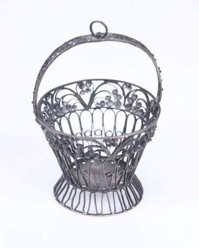 Petit panier à suspendre en argent tressé...
