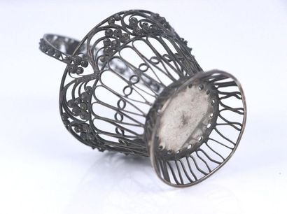 Petit panier à suspendre en argent tressé...
