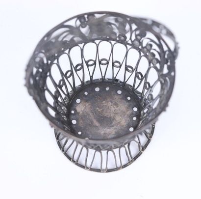 Petit panier à suspendre en argent tressé...