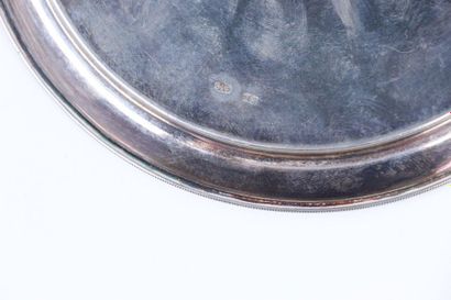 Vide poche circulaire en argent à décor gravé...