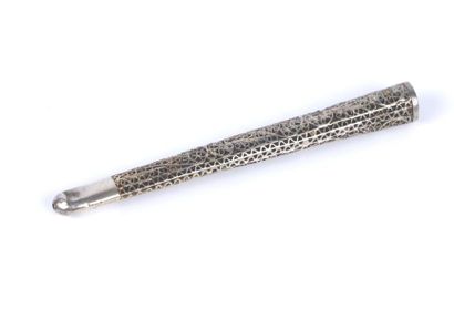 Porte-cigarette en argent filigrané à décor...