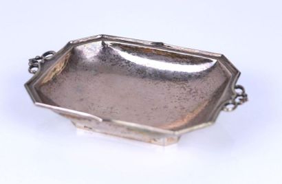Monture de tasse en argent à décor ajouré...