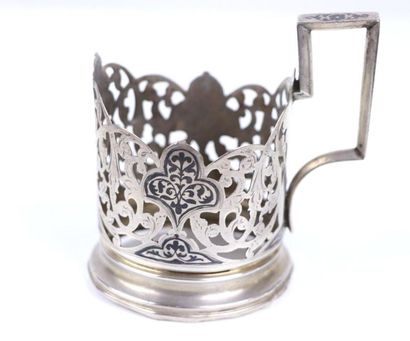 Monture de tasse en argent à décor ajouré...