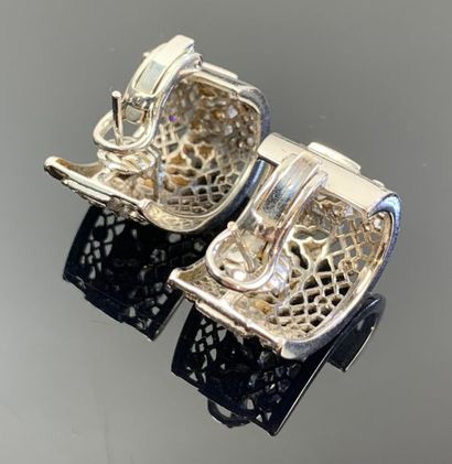 Paire de clips d'oreilles en or blanc ajouré...