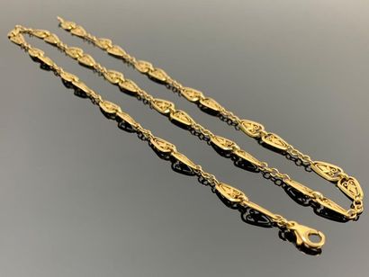 Sautoir en or jaune.

L_65 cm. 21,25 grammes,...