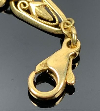 Sautoir en or jaune.

L_65 cm. 21,25 grammes,...