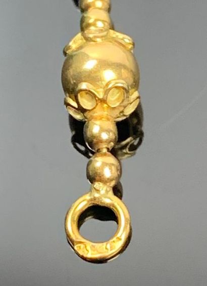Collier en or alternant petites perles et...