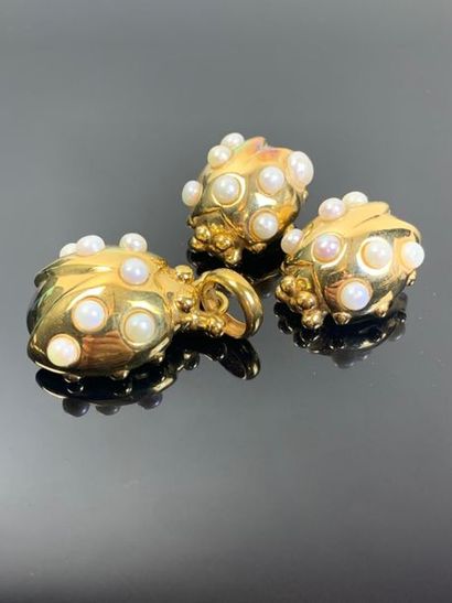 EFFEDUE, Italie. 

Pendentif et paire de...