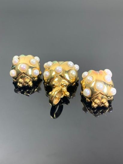 EFFEDUE, Italie. 

Pendentif et paire de...